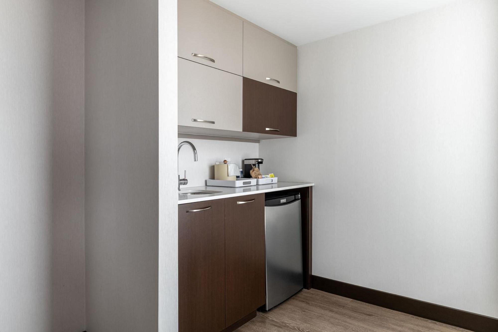 Four Points By Sheraton Convention Centre Hotel 4*