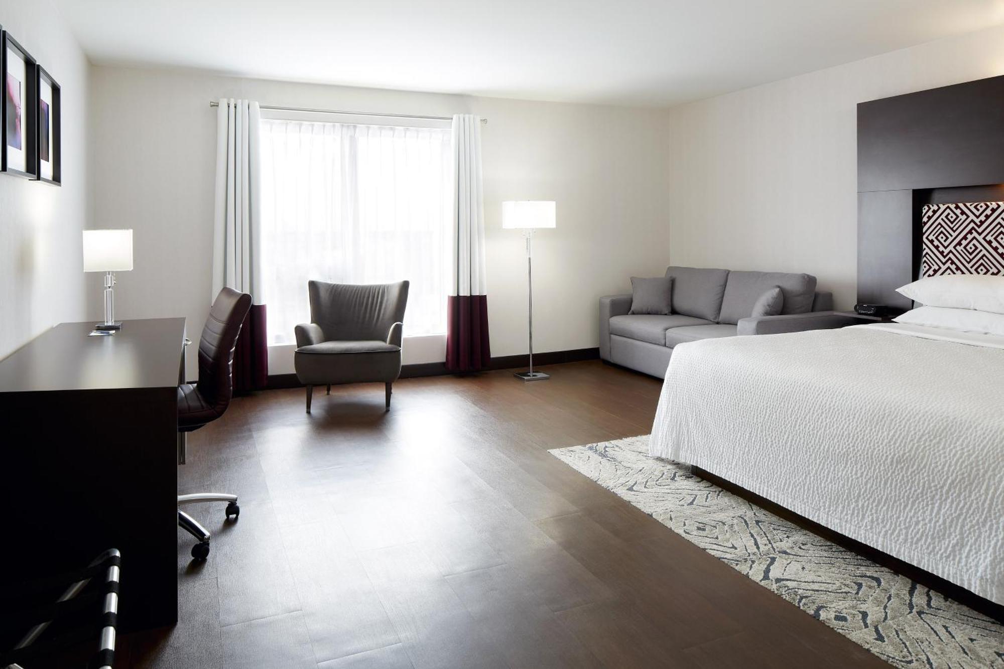 Four Points By Sheraton Convention Centre