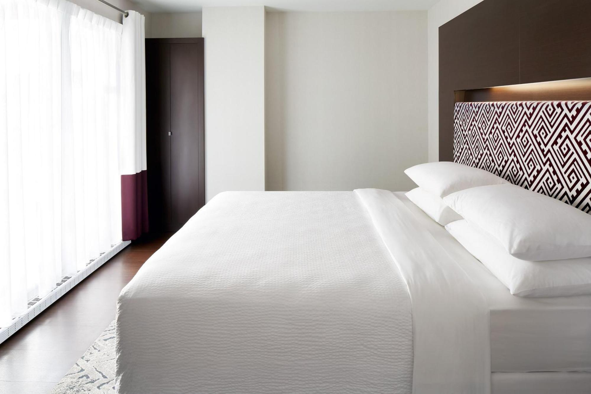 Hotel Four Points By Sheraton Convention Centre 4*